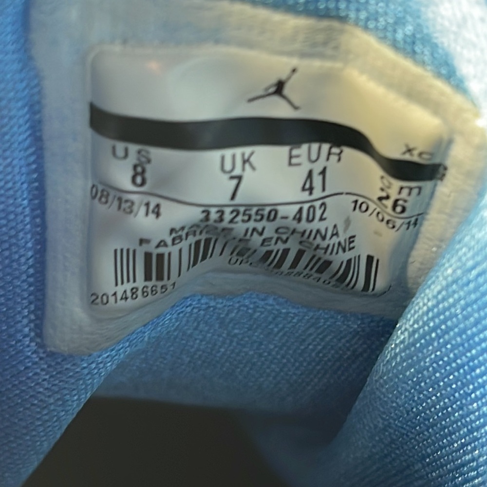 Jordan Athletic Shoes in Blue and White - Picture 14 of 14